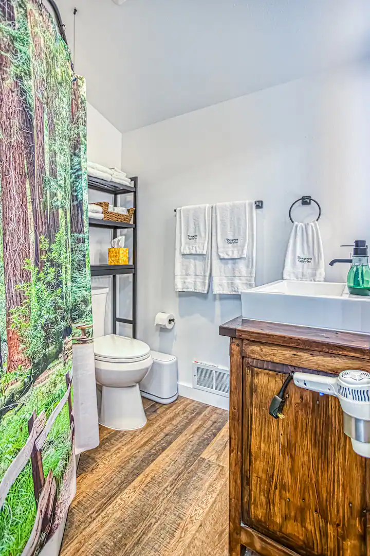 Beautiful fully appointed bathroom